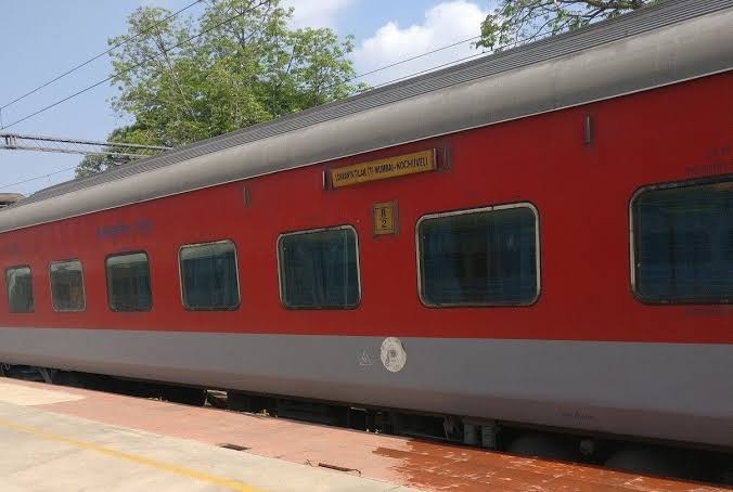 रेल यात्रियों के लिए जरूरी खबर, तिरुवनंतपुरम-निजामुद्दीन एक्सप्रेस बदले हुए मार्ग से चलेगी